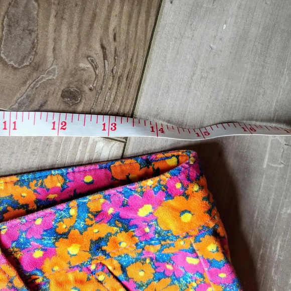 Volcom Floral Frochickie 2 1/2" Short "I MUST HAVE" Size 5 Juniors Pink Blush - Picture 11 of 15